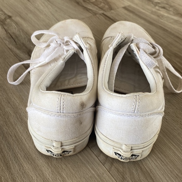 White vans - Picture 3 of 4